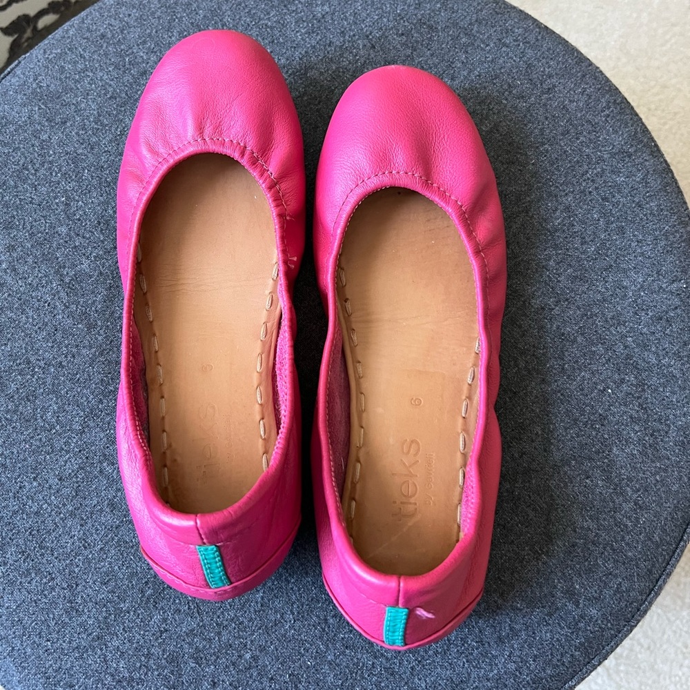 Tieks Fuchsia Flats - Size 6